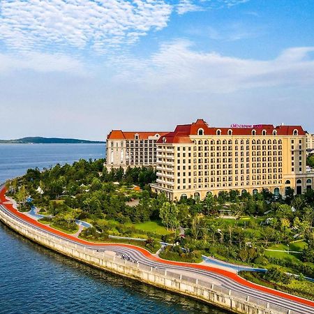 ホテル Crowne Plaza Qingdaoorientalmoviemetropolis By Ihg エクステリア 写真