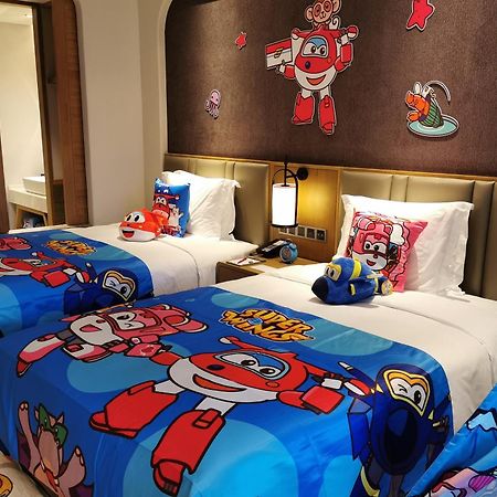 ホテル Crowne Plaza Qingdaoorientalmoviemetropolis By Ihg エクステリア 写真