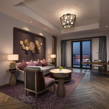 ホテル Crowne Plaza Qingdaoorientalmoviemetropolis By Ihg エクステリア 写真