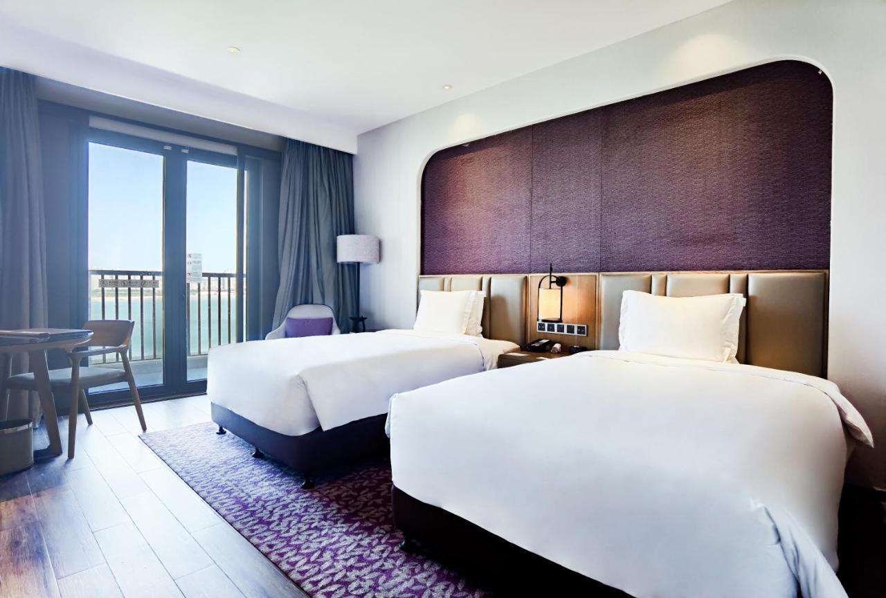 ホテル Crowne Plaza Qingdaoorientalmoviemetropolis By Ihg エクステリア 写真
