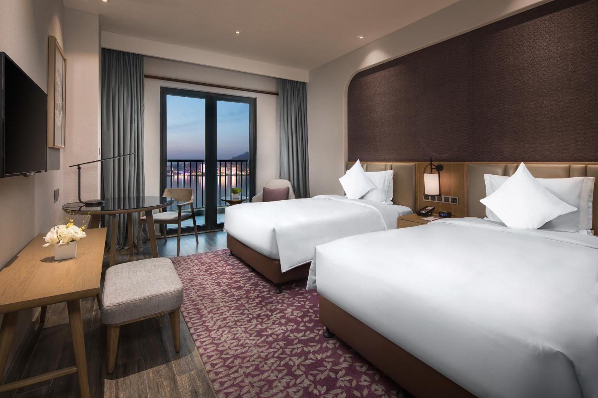 ホテル Crowne Plaza Qingdaoorientalmoviemetropolis By Ihg エクステリア 写真