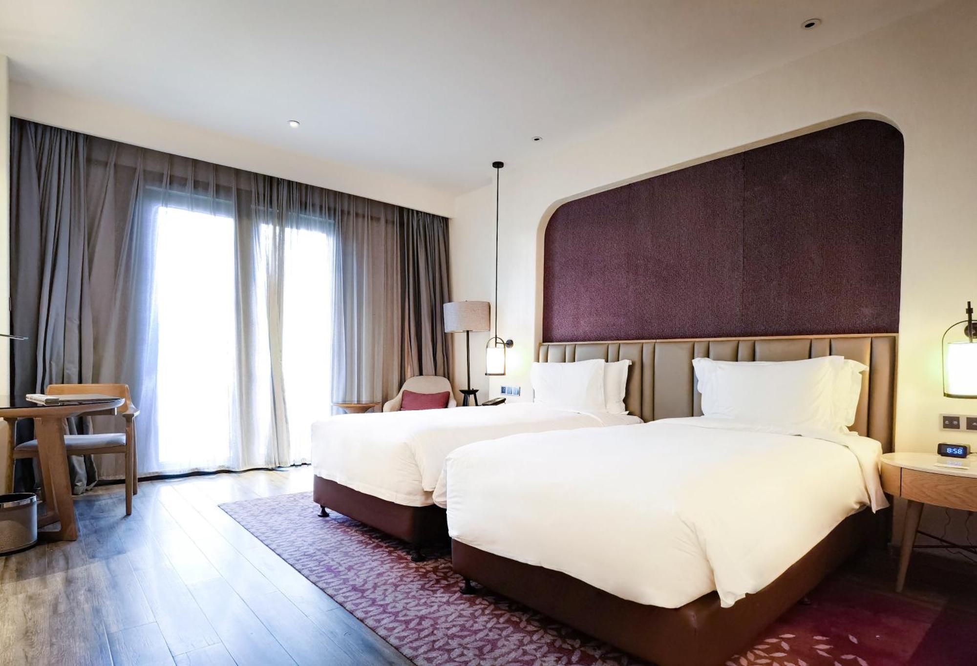 ホテル Crowne Plaza Qingdaoorientalmoviemetropolis By Ihg エクステリア 写真
