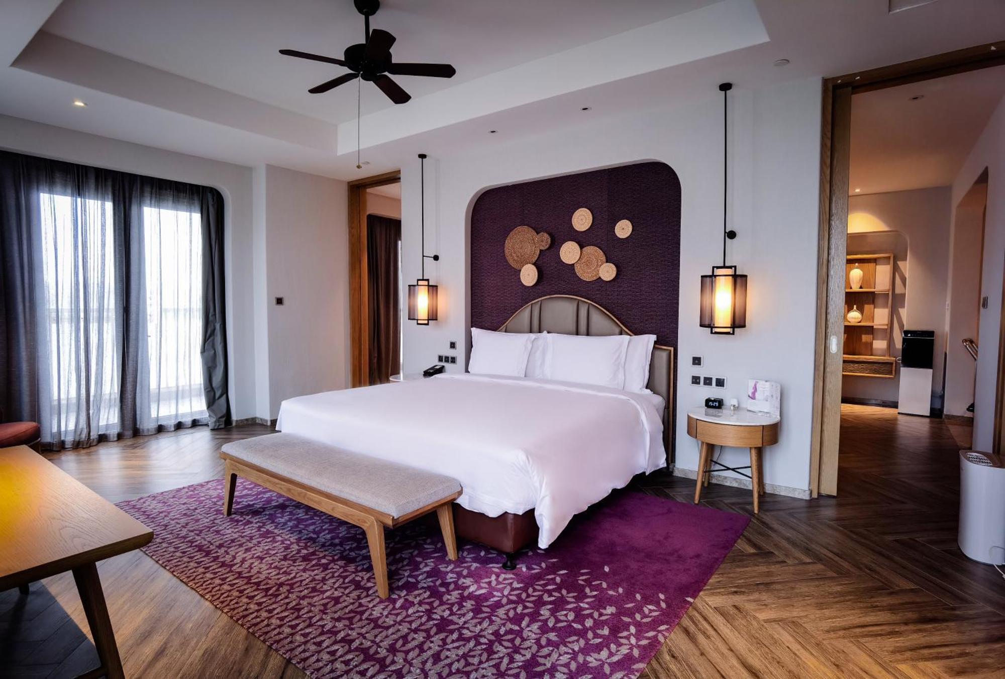 ホテル Crowne Plaza Qingdaoorientalmoviemetropolis By Ihg エクステリア 写真