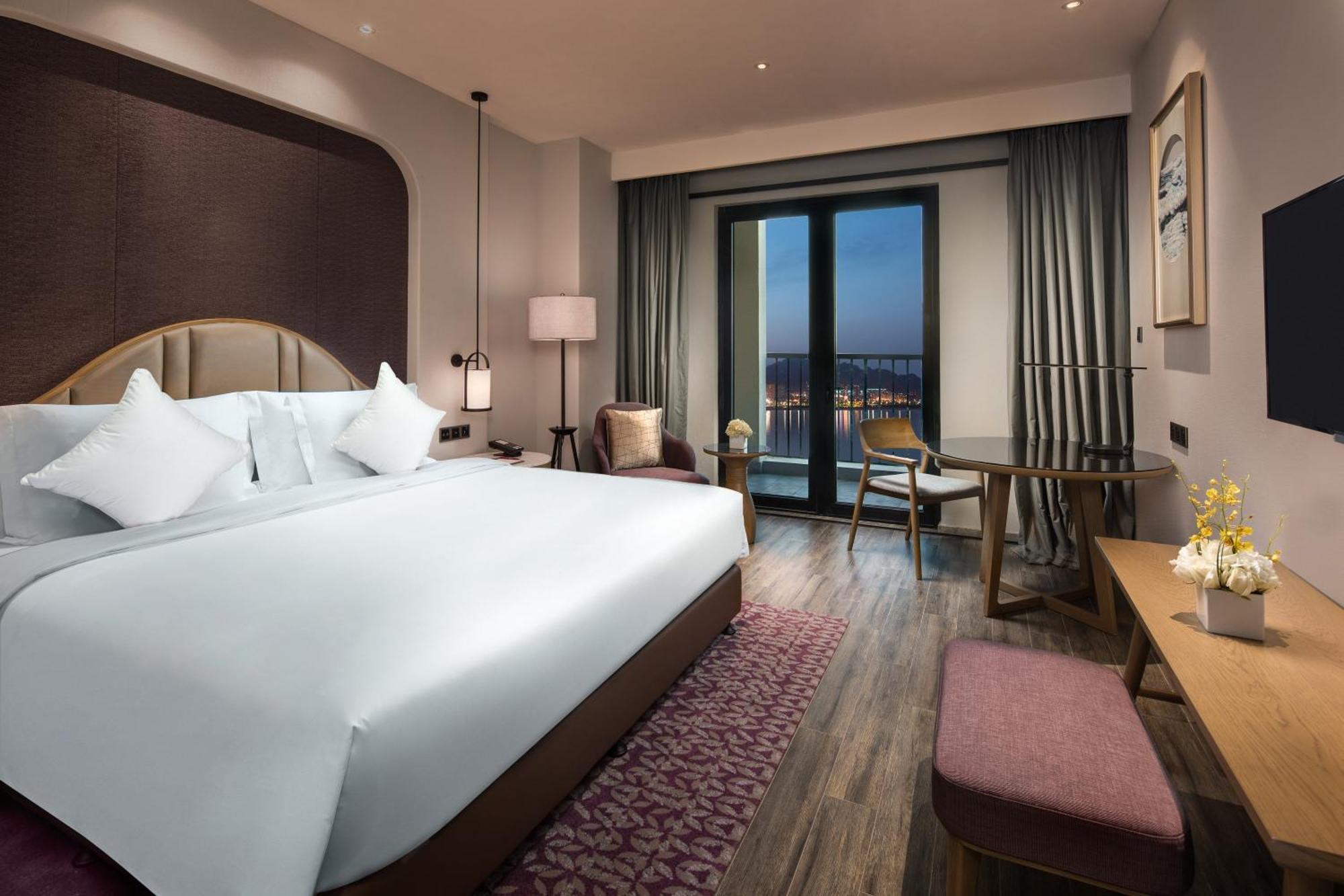 ホテル Crowne Plaza Qingdaoorientalmoviemetropolis By Ihg エクステリア 写真