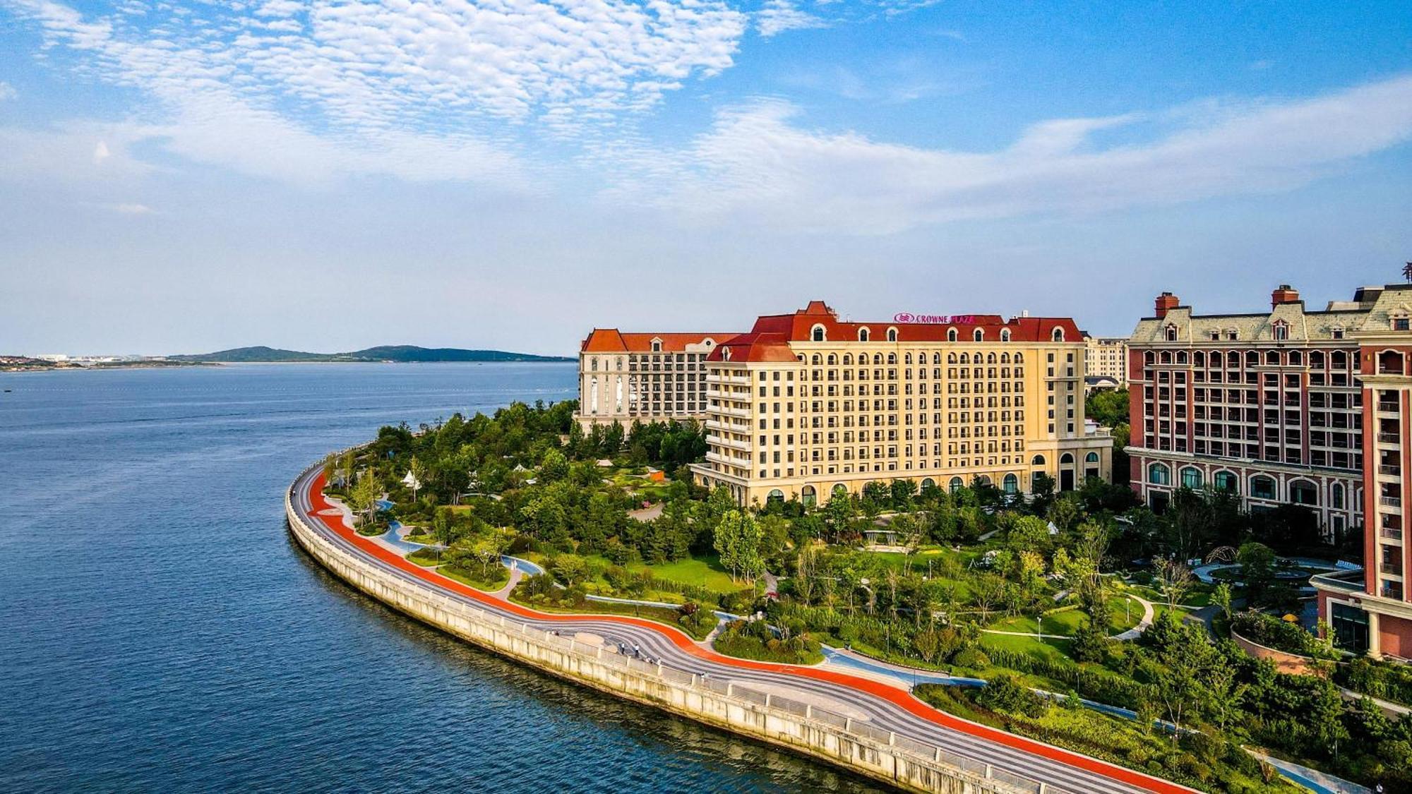 ホテル Crowne Plaza Qingdaoorientalmoviemetropolis By Ihg エクステリア 写真