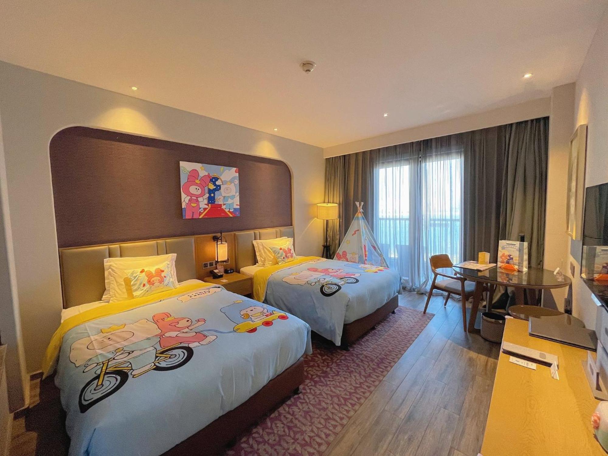 ホテル Crowne Plaza Qingdaoorientalmoviemetropolis By Ihg エクステリア 写真