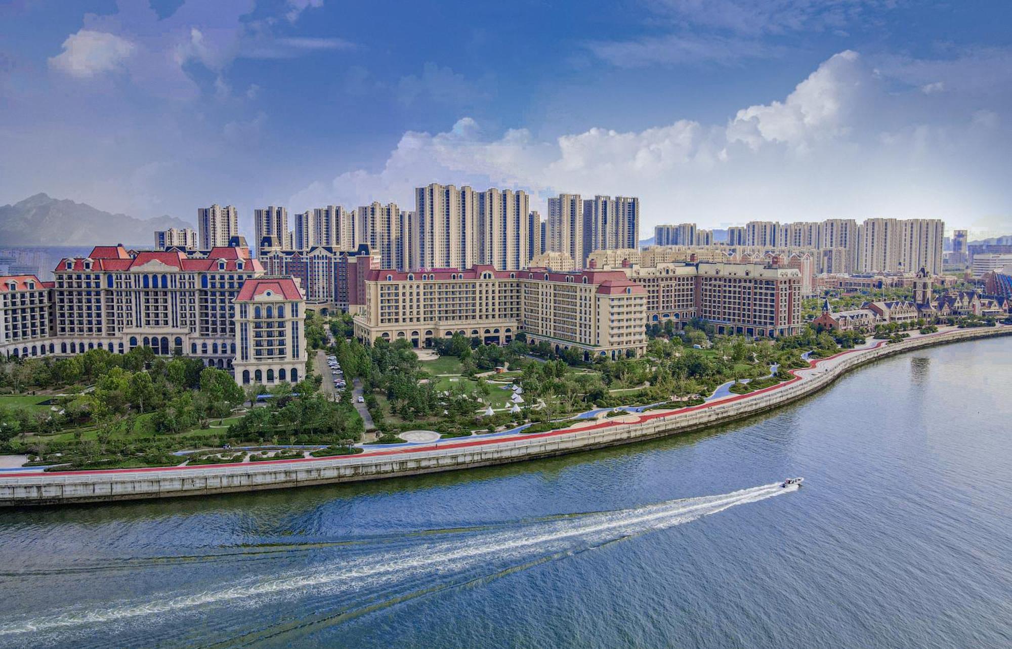 ホテル Crowne Plaza Qingdaoorientalmoviemetropolis By Ihg エクステリア 写真