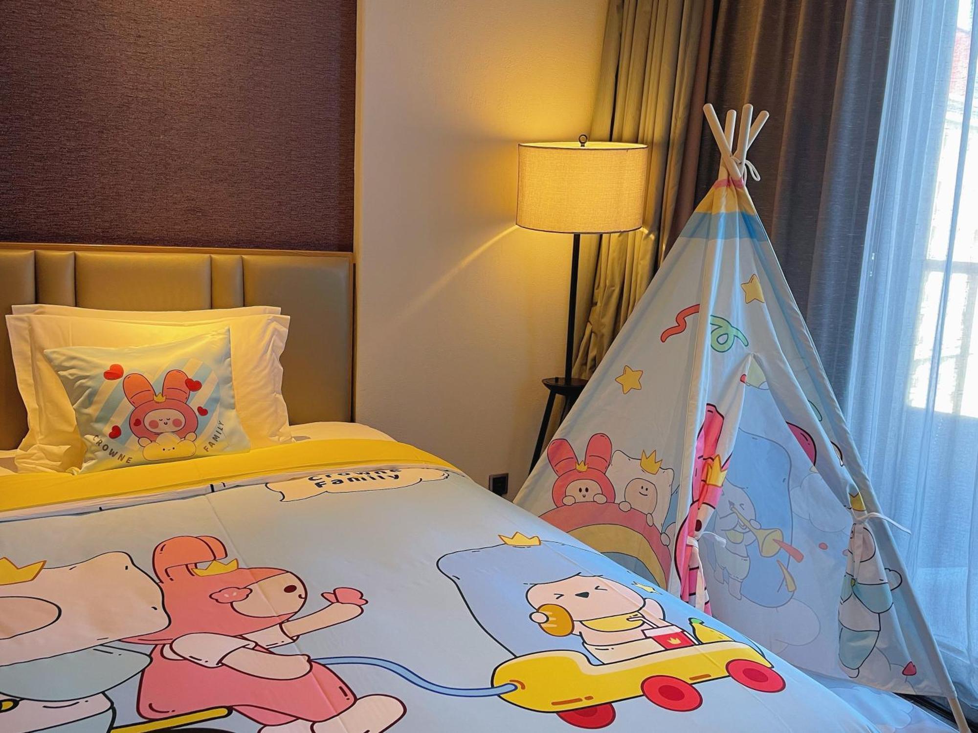 ホテル Crowne Plaza Qingdaoorientalmoviemetropolis By Ihg エクステリア 写真