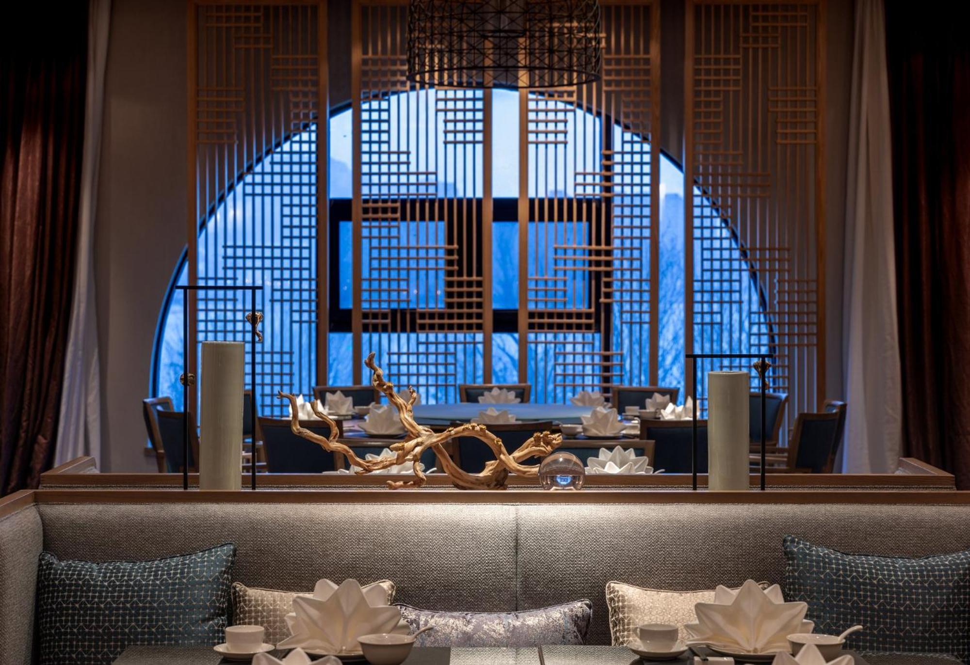 ホテル Crowne Plaza Qingdaoorientalmoviemetropolis By Ihg エクステリア 写真