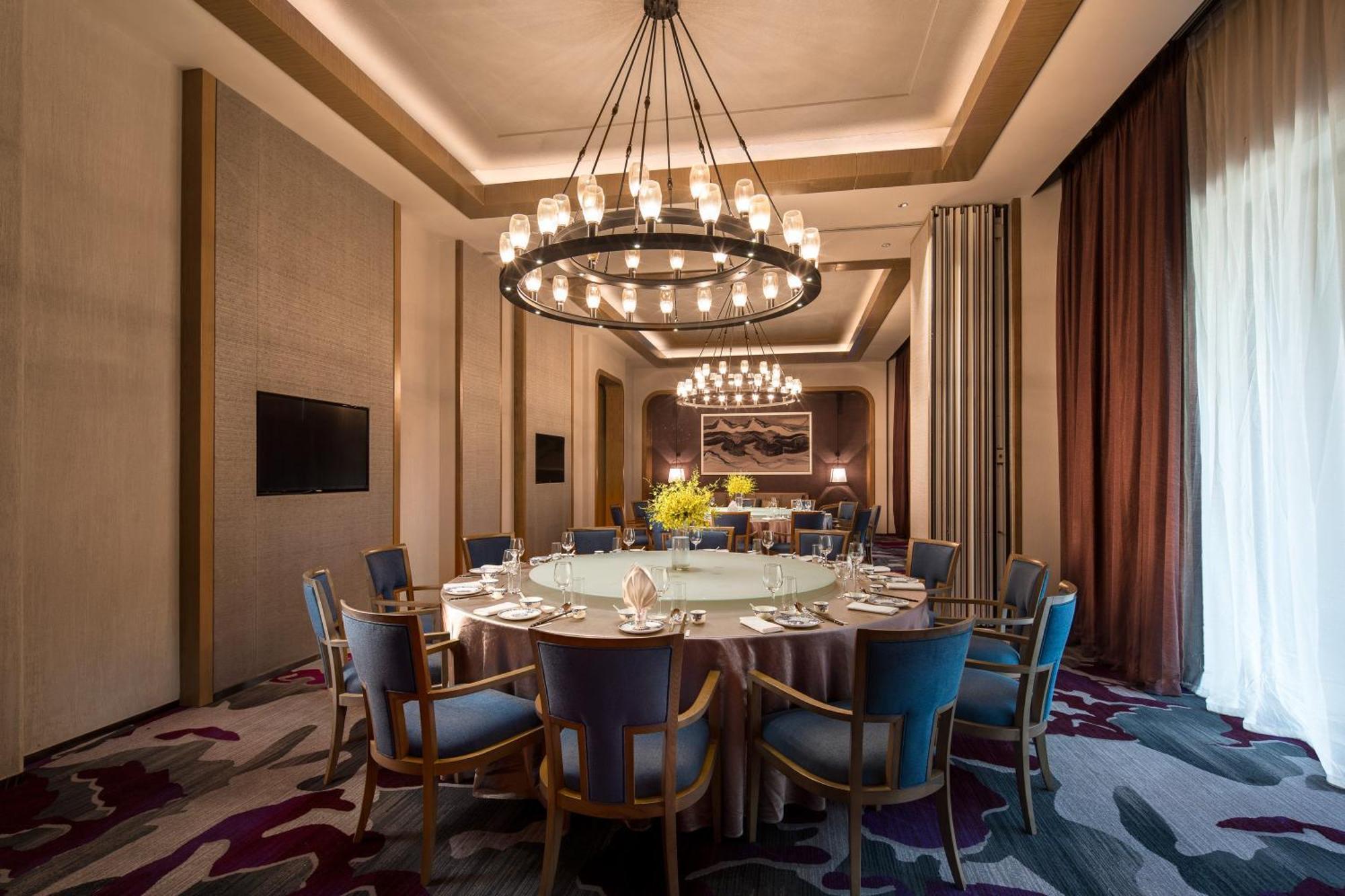 ホテル Crowne Plaza Qingdaoorientalmoviemetropolis By Ihg エクステリア 写真