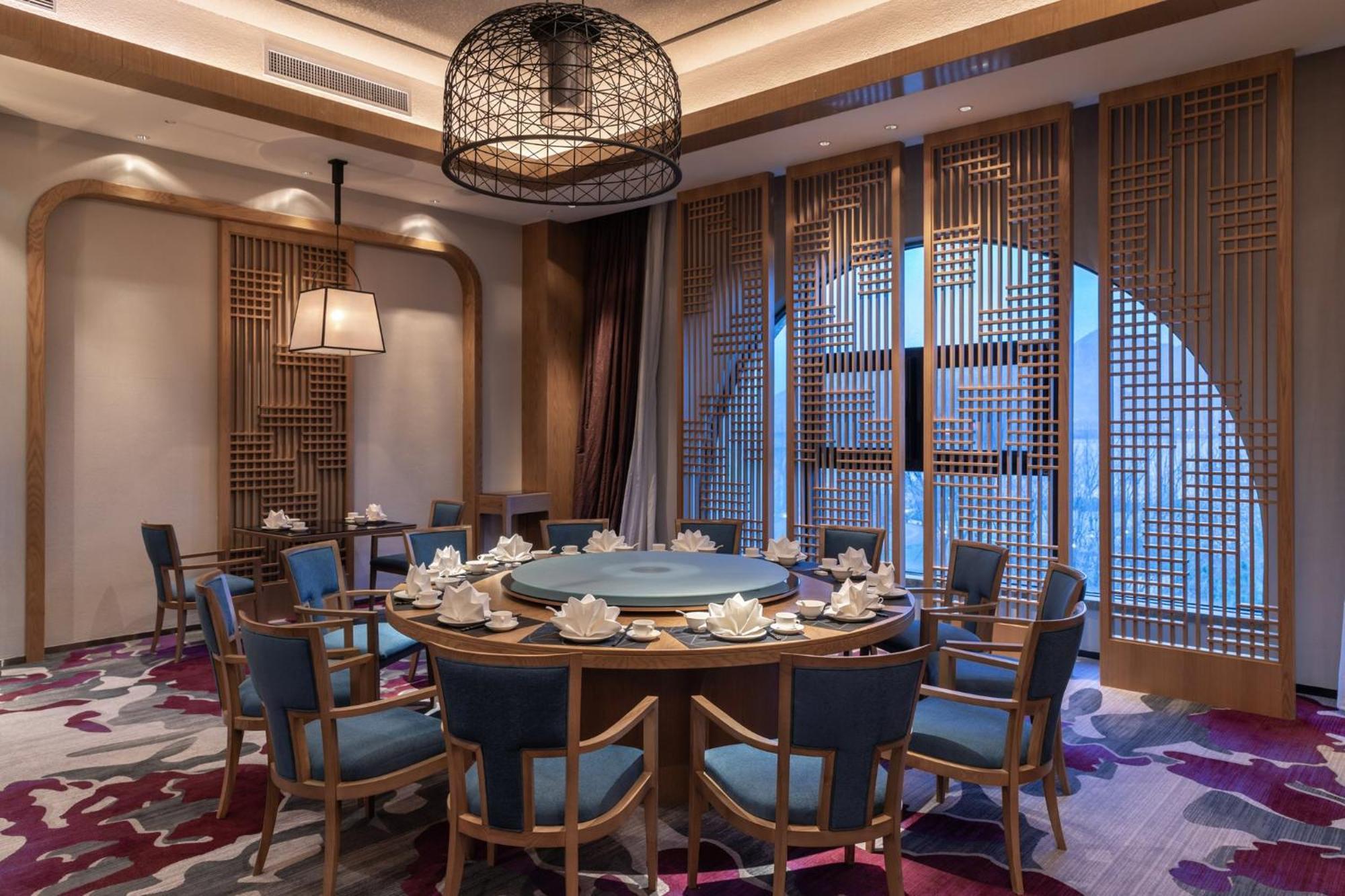 ホテル Crowne Plaza Qingdaoorientalmoviemetropolis By Ihg エクステリア 写真