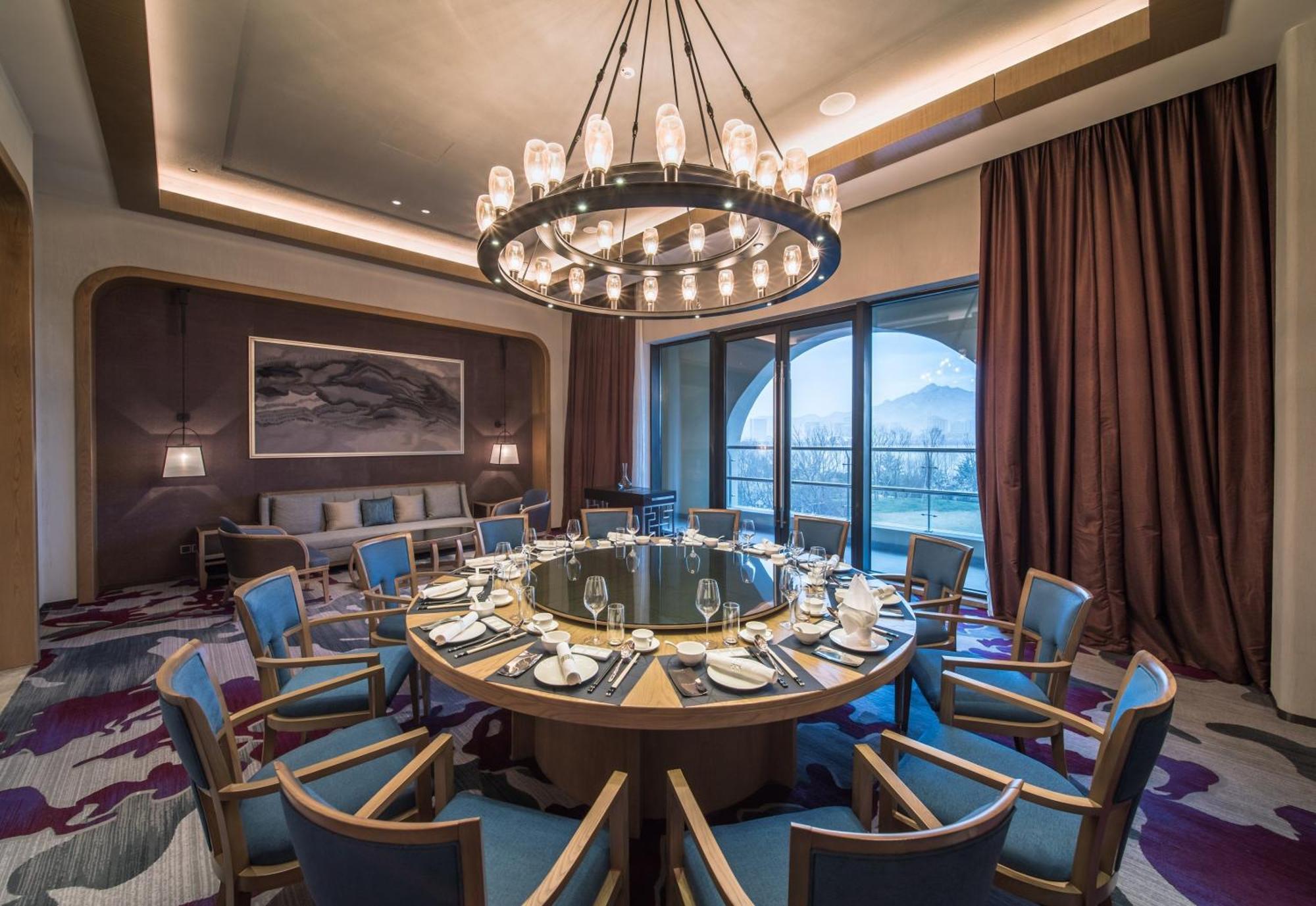 ホテル Crowne Plaza Qingdaoorientalmoviemetropolis By Ihg エクステリア 写真