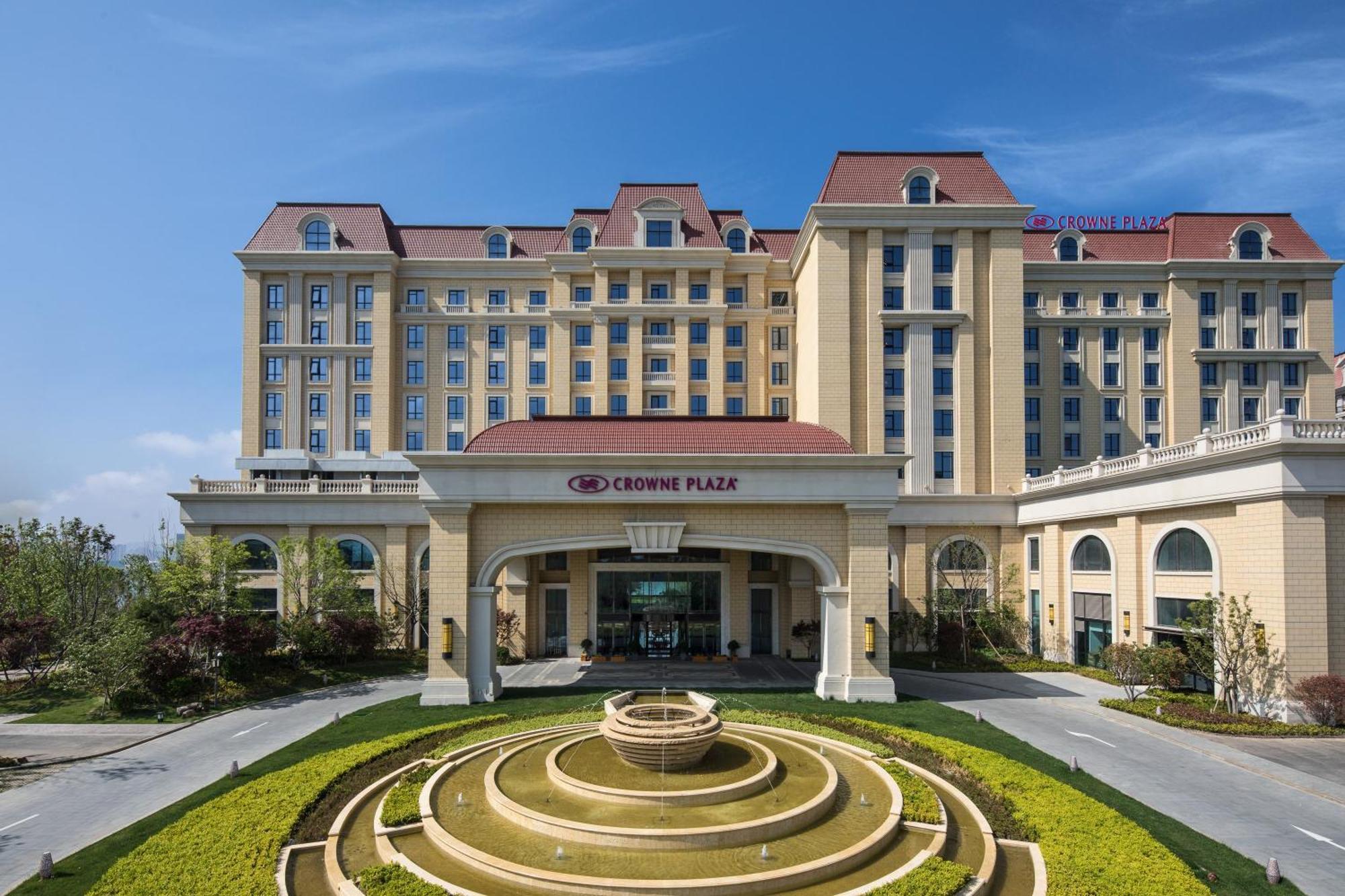 ホテル Crowne Plaza Qingdaoorientalmoviemetropolis By Ihg エクステリア 写真