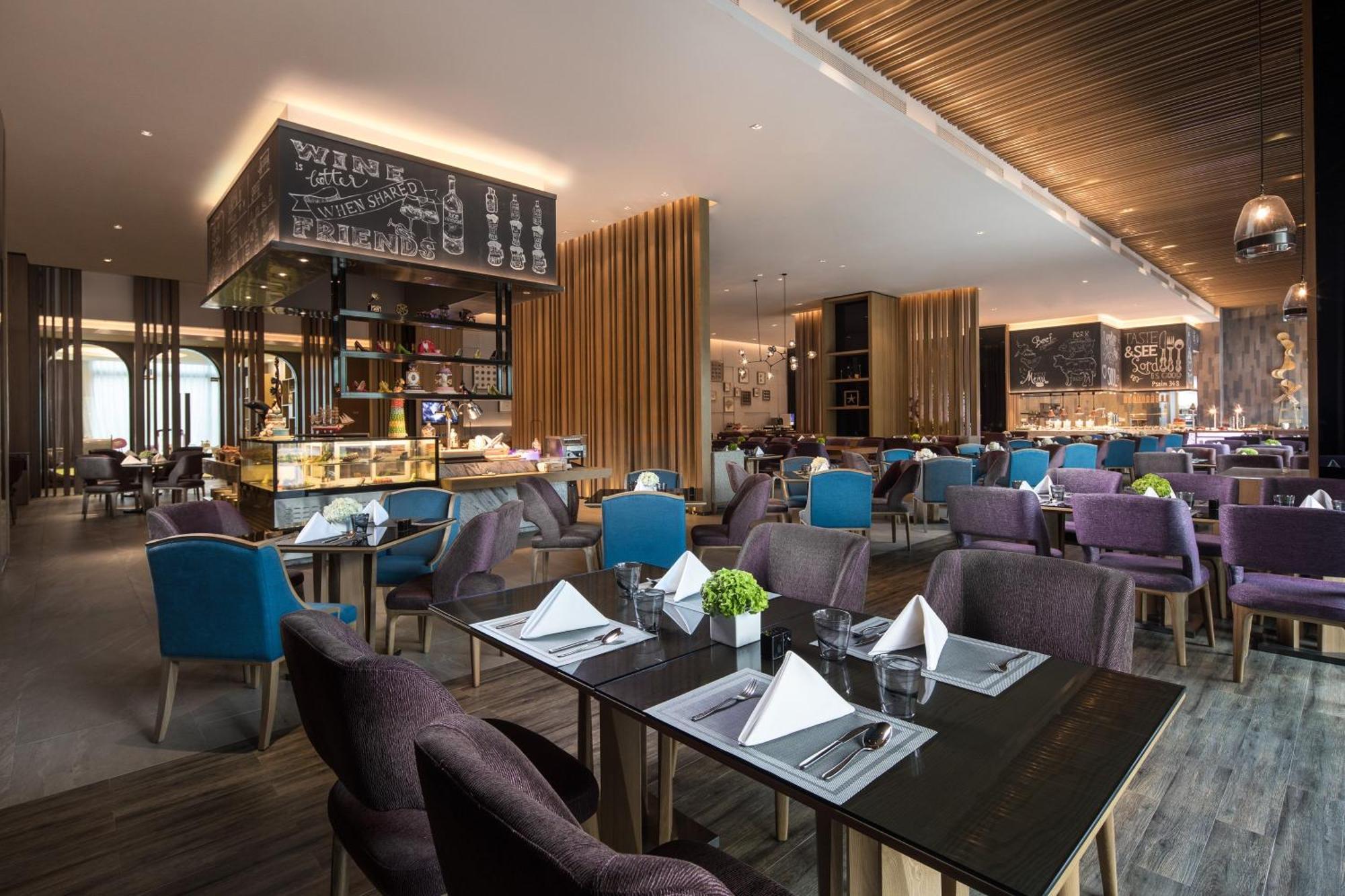ホテル Crowne Plaza Qingdaoorientalmoviemetropolis By Ihg エクステリア 写真