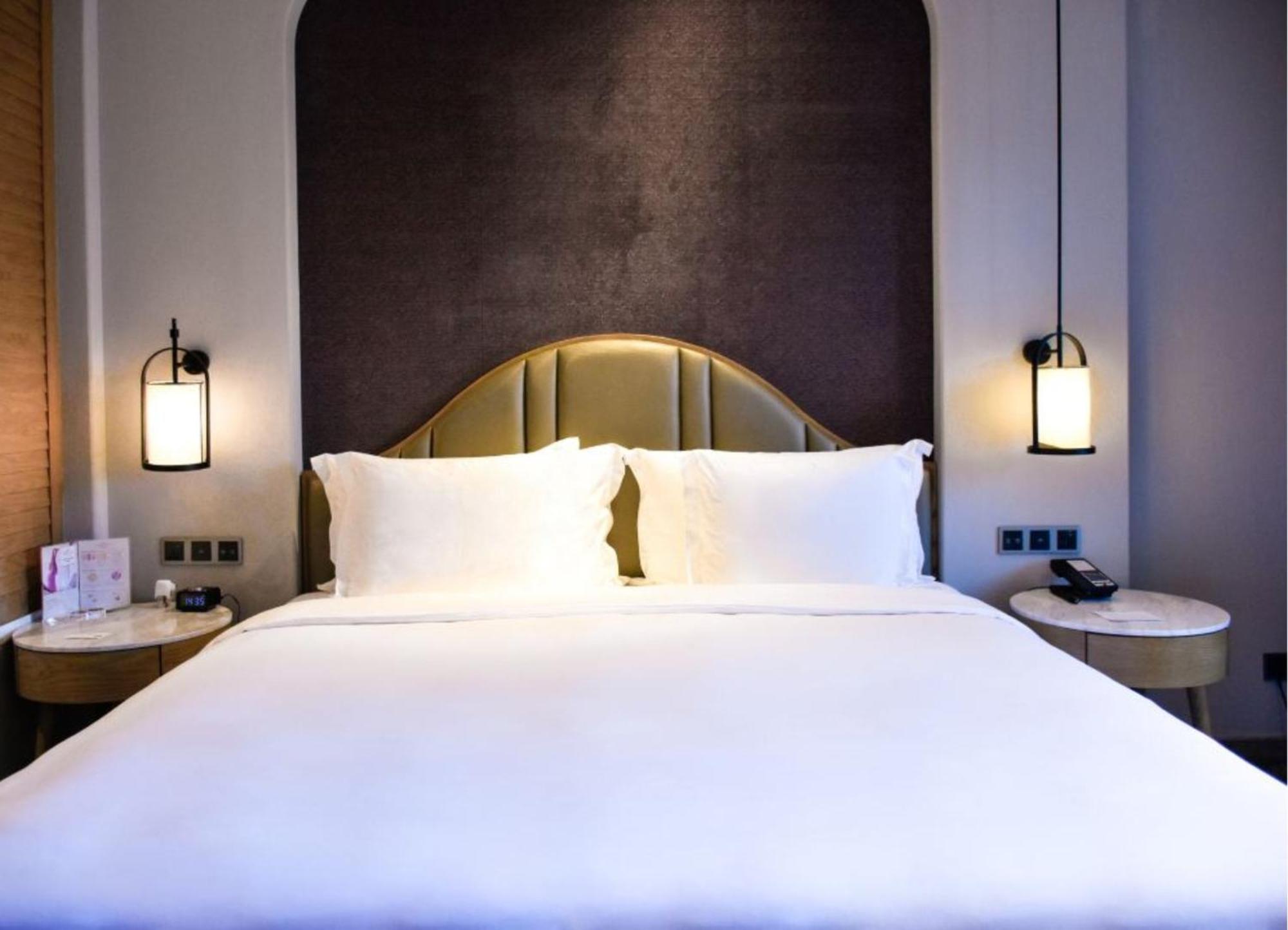 ホテル Crowne Plaza Qingdaoorientalmoviemetropolis By Ihg エクステリア 写真