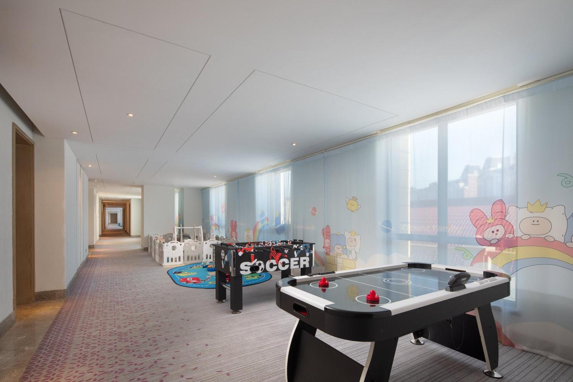ホテル Crowne Plaza Qingdaoorientalmoviemetropolis By Ihg エクステリア 写真