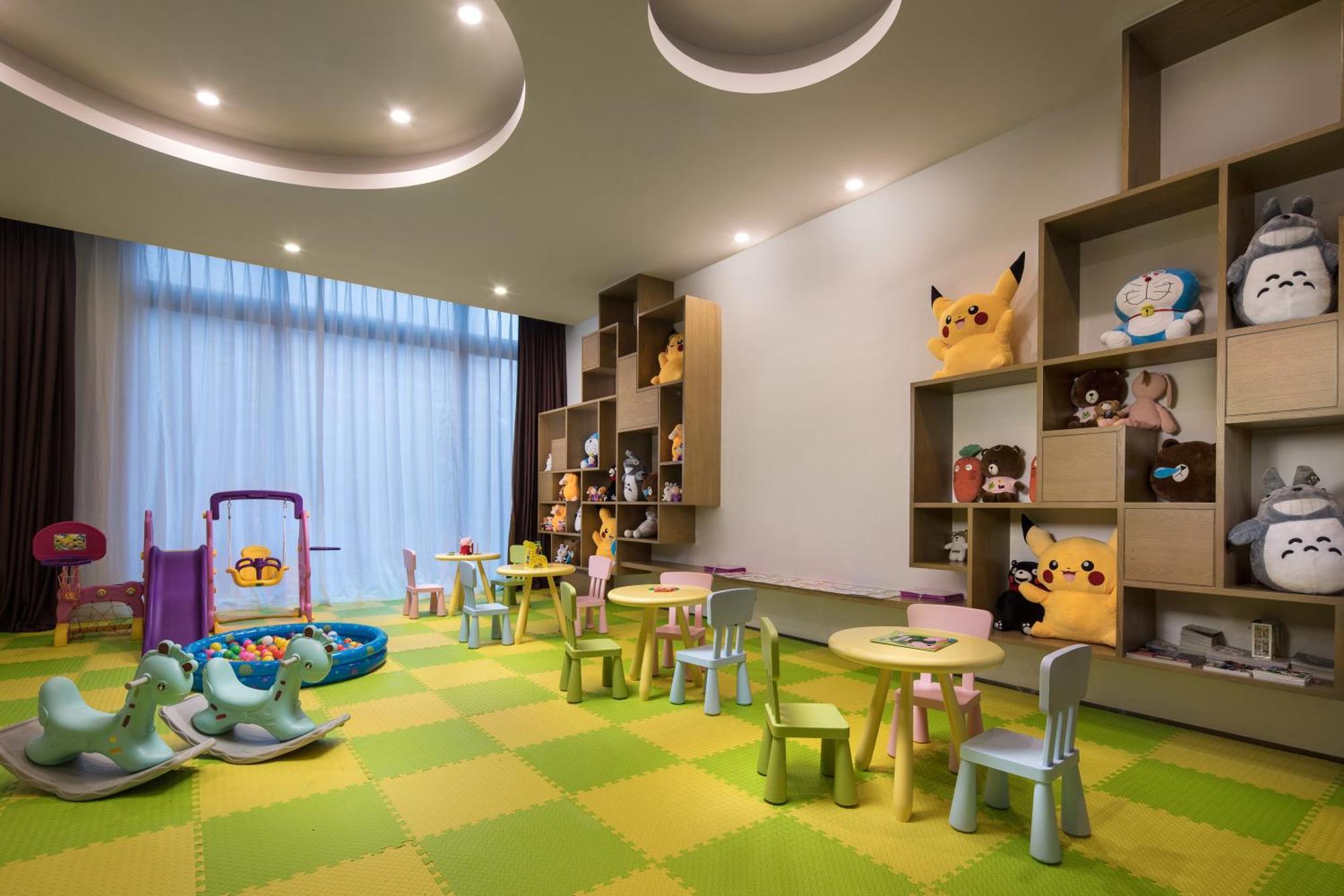 ホテル Crowne Plaza Qingdaoorientalmoviemetropolis By Ihg エクステリア 写真
