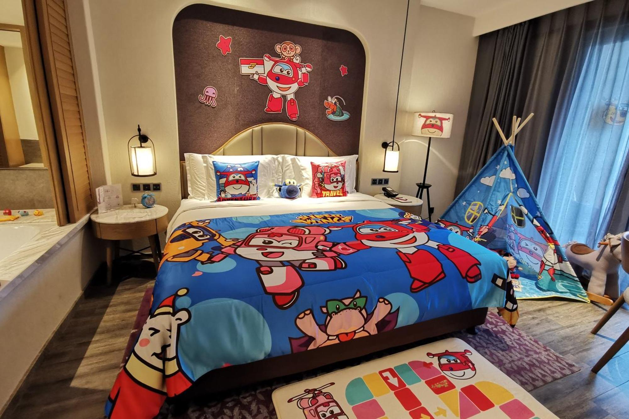 ホテル Crowne Plaza Qingdaoorientalmoviemetropolis By Ihg エクステリア 写真